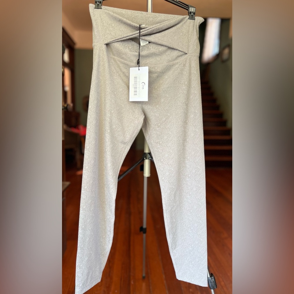 Zyia Cement Croise’ Hi-Rise Leggings 7/8 24” (Sz 6-8; Medium)